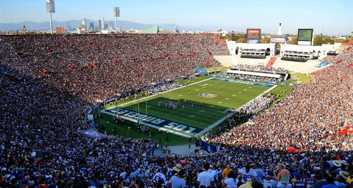 L.A. Coliseum on Game Day | Photo courtesy of Los Angeles Rams, Facebook 