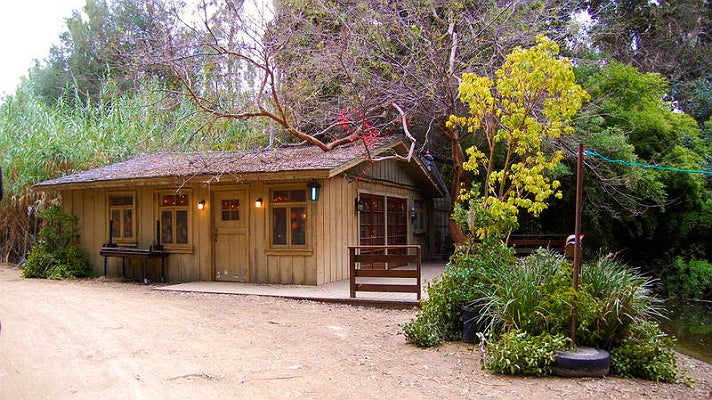 Emily and Maya’s lakeside cottage in "Pretty Little Liars" at Warner Bros. Studio