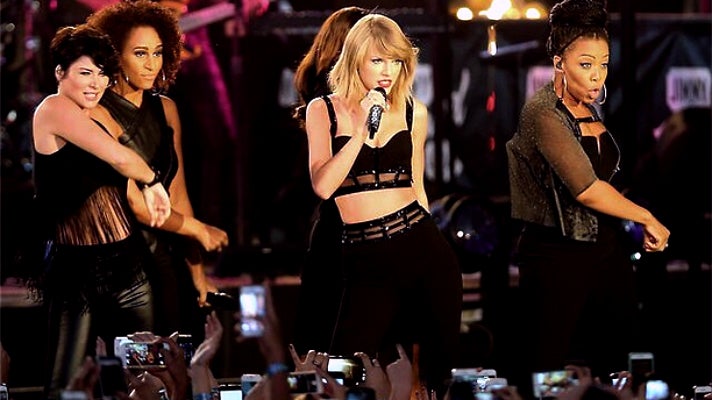 Taylor Swift performs on Hollywood Boulevard