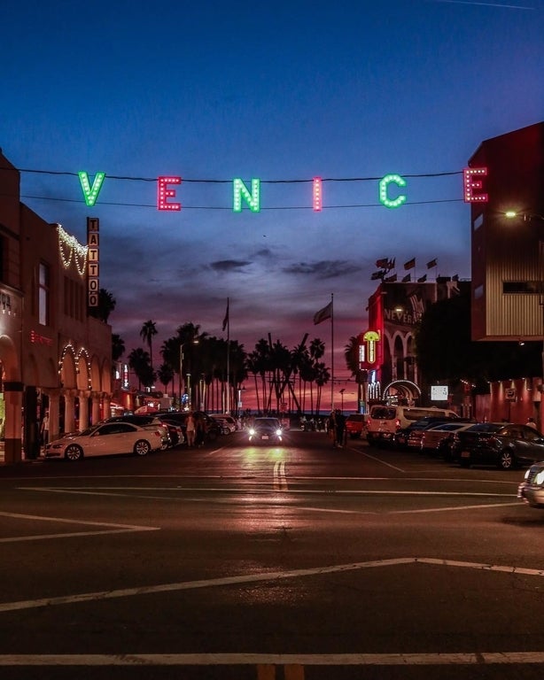 Venice Sign Holiday Lighting in 2017