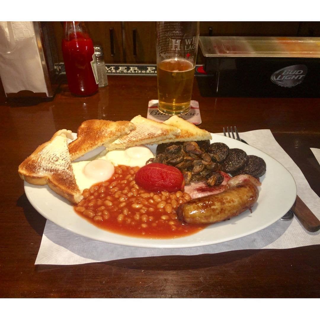 King Size Breakfast at the Cock &#039;n Bull British Pub