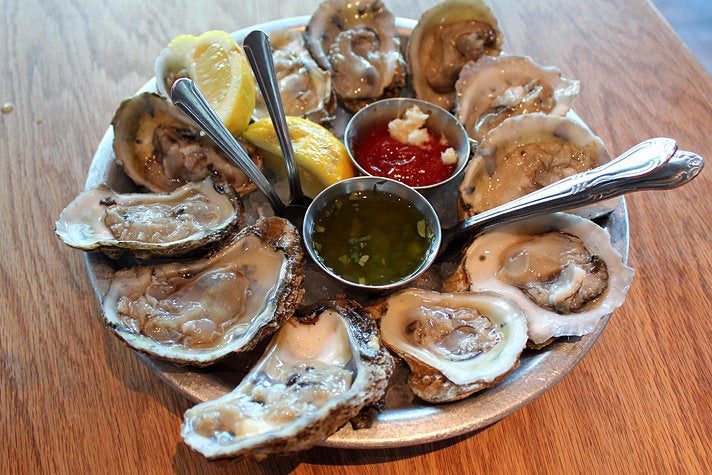 Eastern oysters à EMC Seafood &amp; Raw Bar