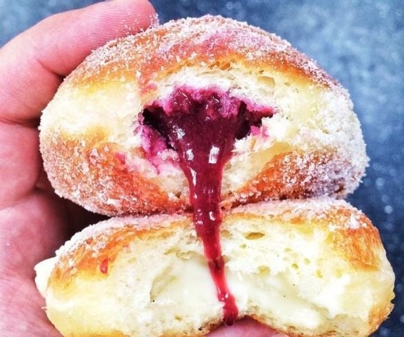 Bomboloni at Jon &amp; Vinny&#039;s/instagram: @animalvinny