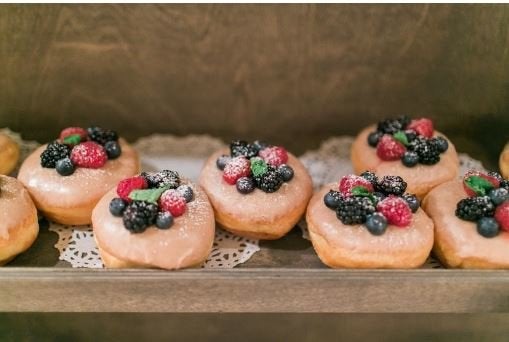 Berry Donuts/donutsnob.com